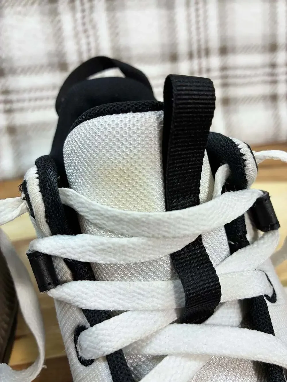 Nike LeBron Witness 7 Basketball Shoes White Black, Size 6Y